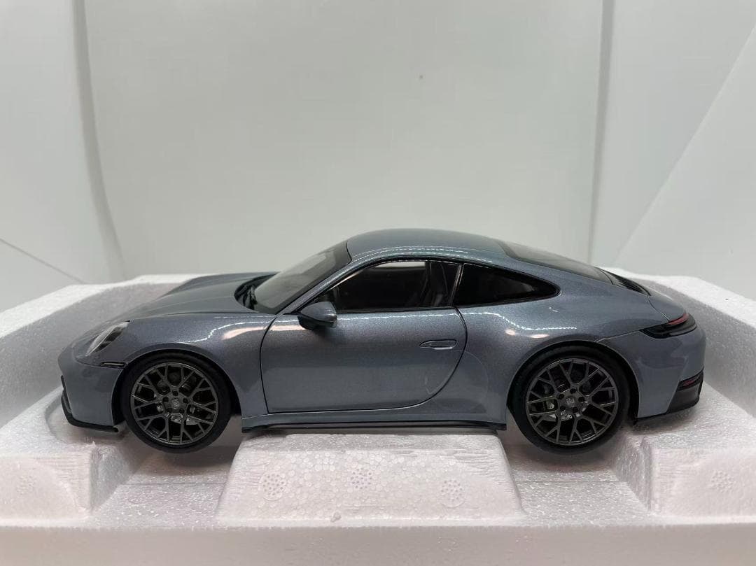 304-056 ノレブ 1/18 ポルシェ 911 Carrera 2024