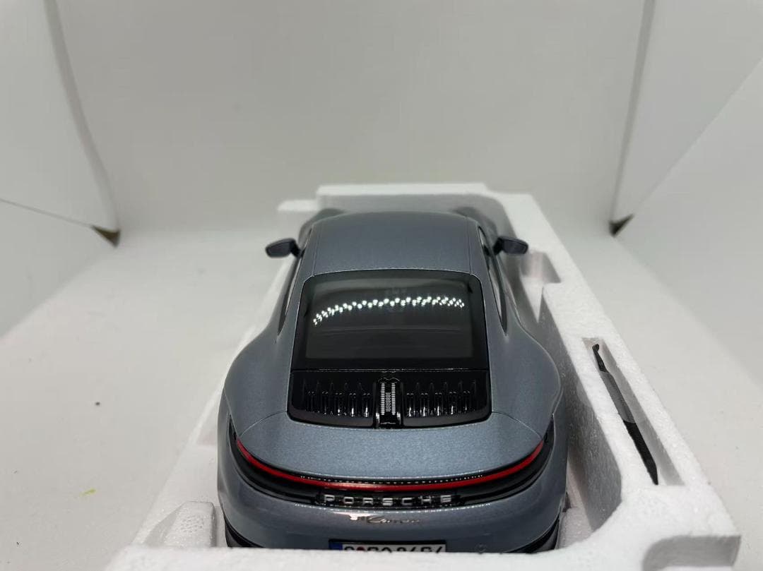 304-056 ノレブ 1/18 ポルシェ 911 Carrera 2024