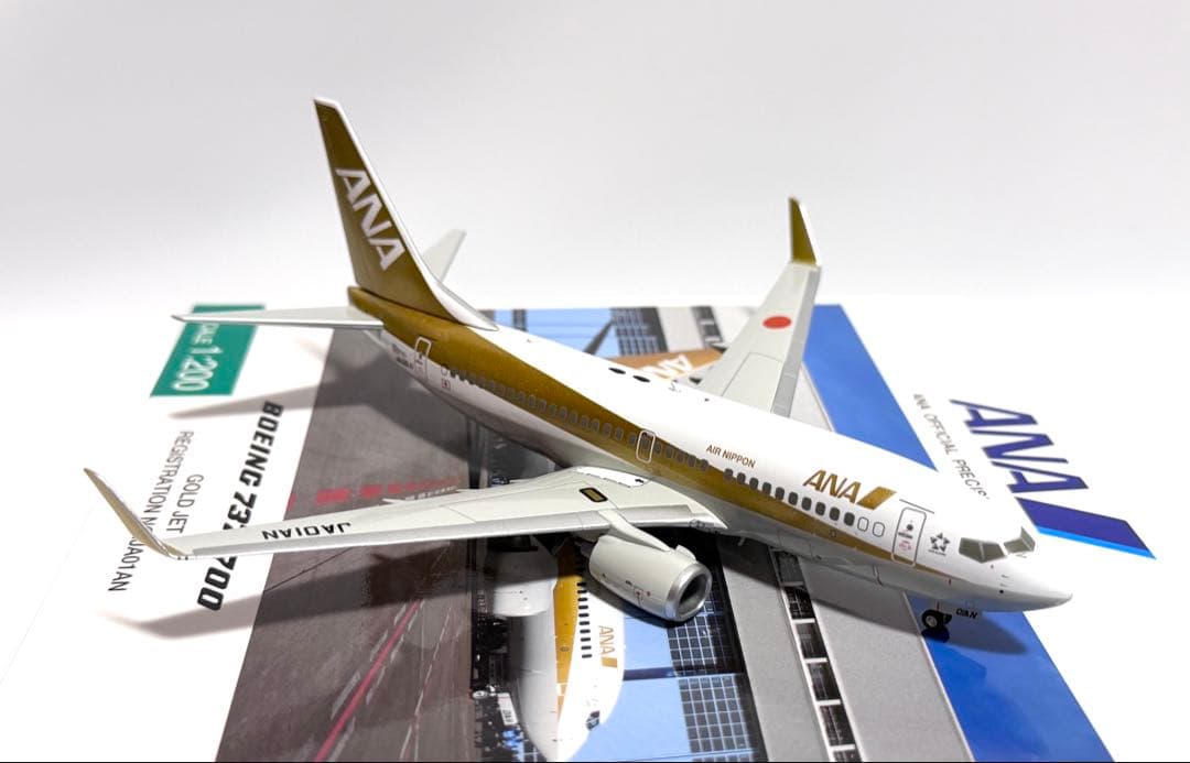 全日空商事 1/200 B737-700 ANA GOLD JET