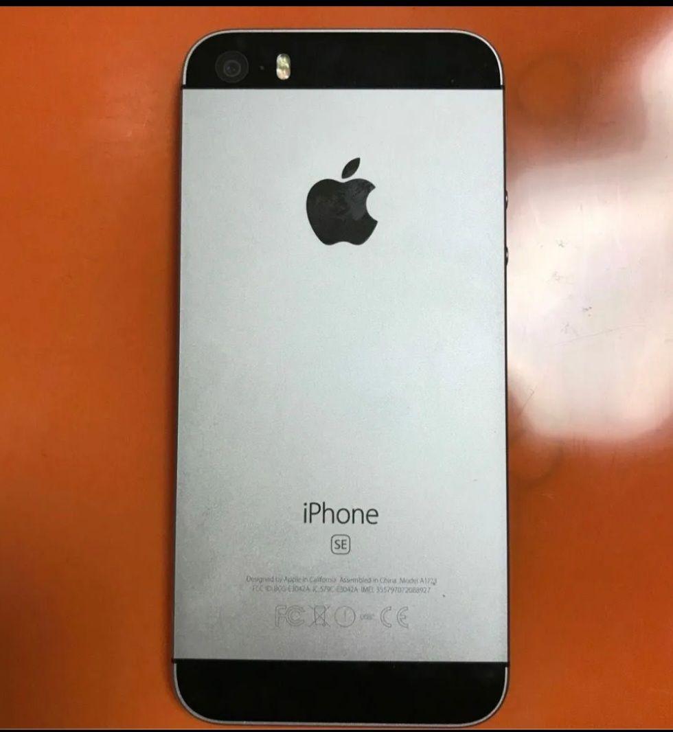 iPhone SE 16gb スペースグレー 本体 + ケース