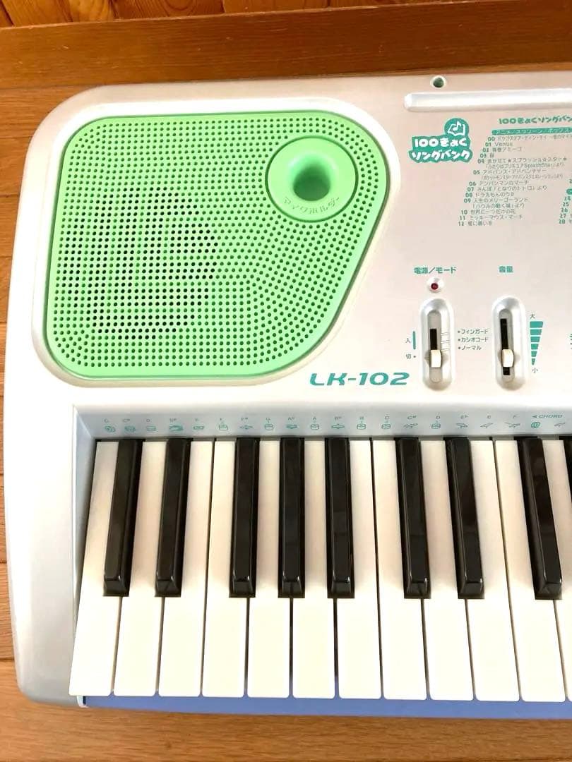 CASIO LK-102 光ナビゲーションキーボード　61鍵盤