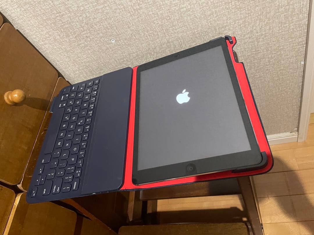 iPad Air 第一世代 9.7インチ 16GB キーボードケース付き