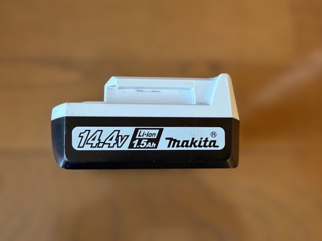 美品　マキタ　MUM601D 14.4V バッテリー　充電器付