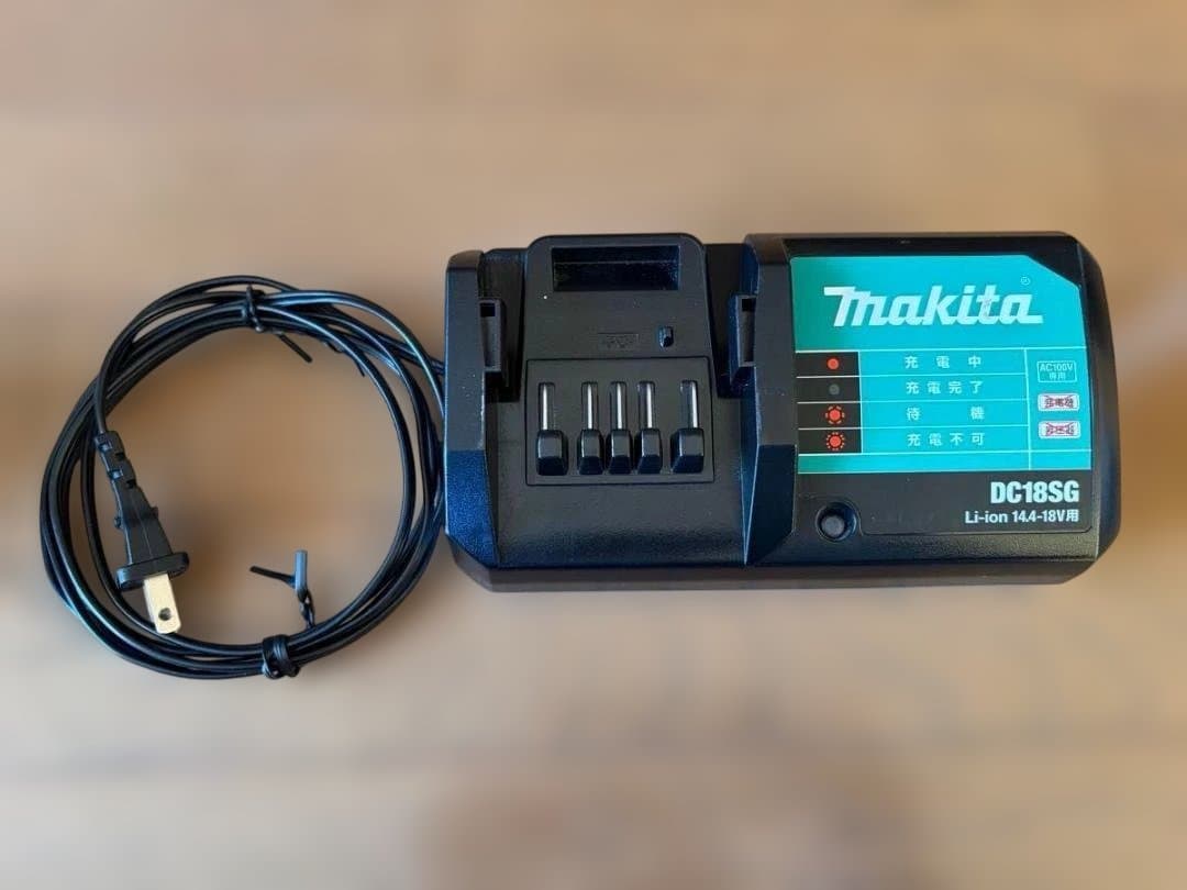 美品　マキタ　MUM601D 14.4V バッテリー　充電器付