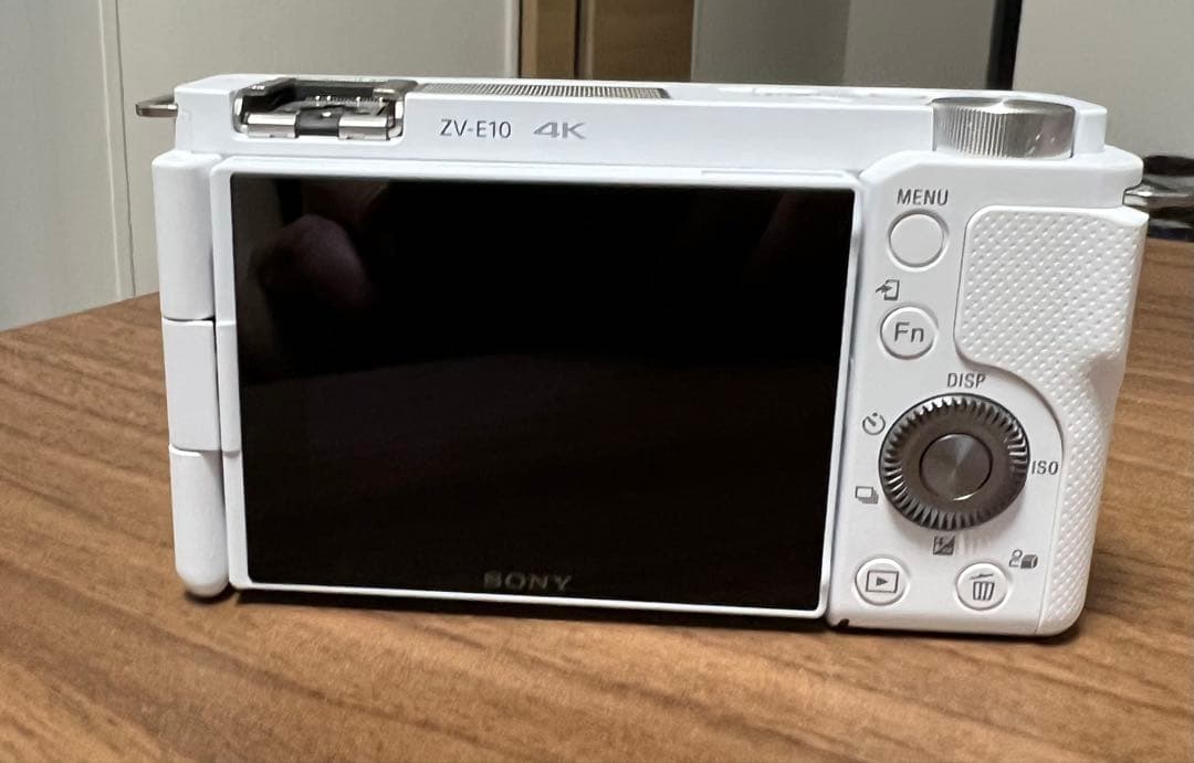 【美品】SONY ZV-E10 ホワイト ミラーレスカメラ 本体 三脚付き