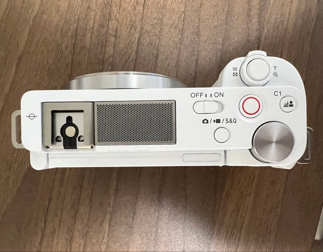 【美品】SONY ZV-E10 ホワイト ミラーレスカメラ 本体 三脚付き