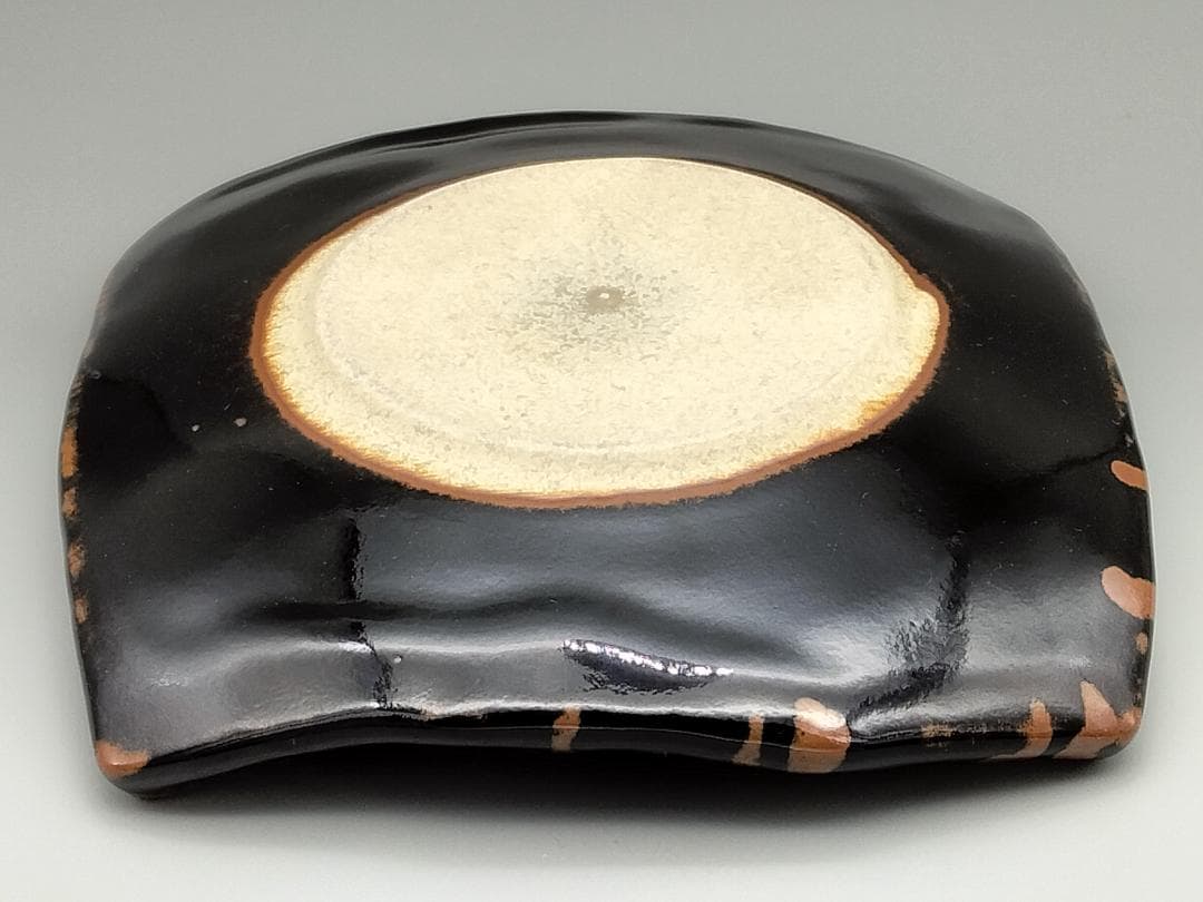 濱田庄司作 黒釉柿釉指描四方反上皿 人間国宝 文化勲章受章