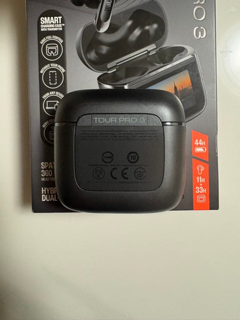 JBL TOUR PRO 3 ワイヤレスイヤホン　ケース付き
