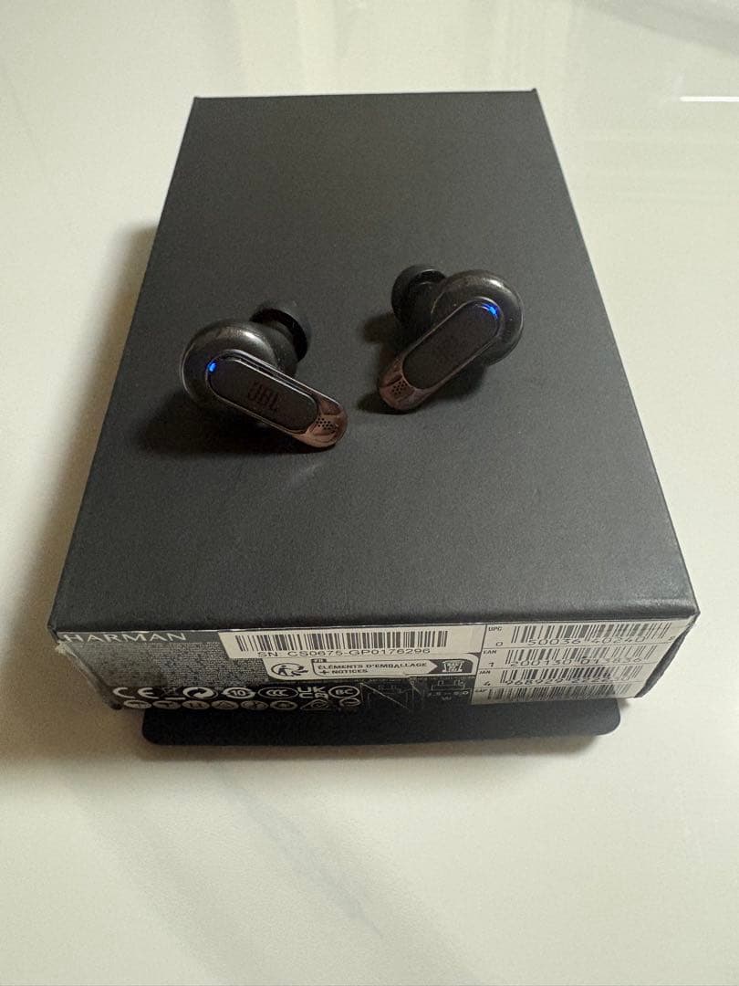 JBL TOUR PRO 3 ワイヤレスイヤホン　ケース付き