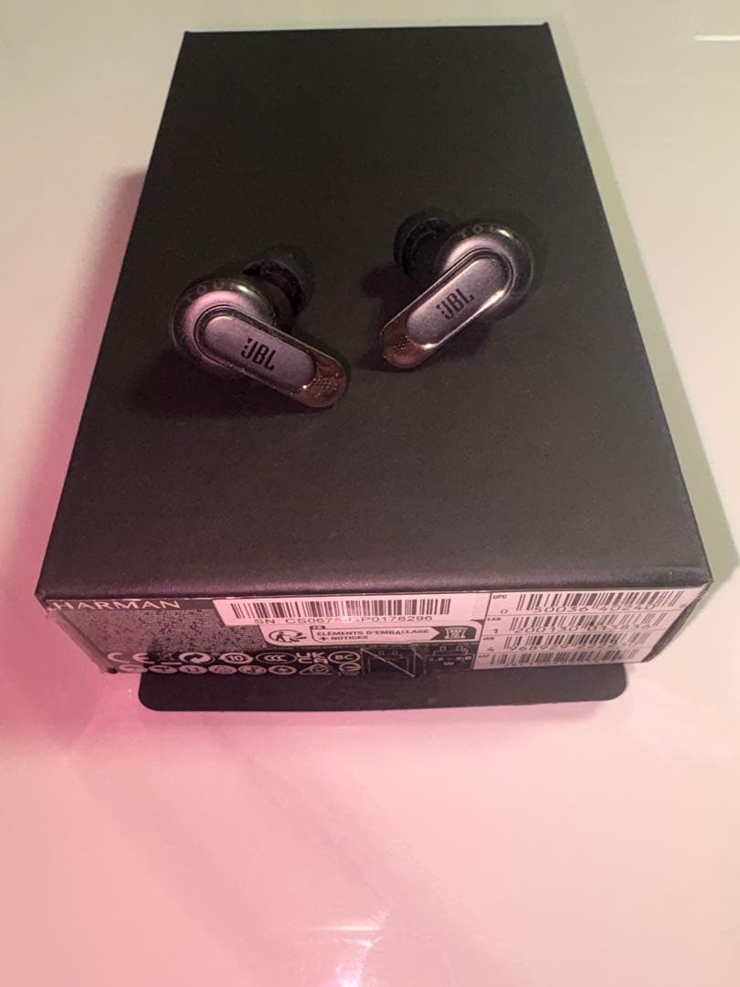 JBL TOUR PRO 3 ワイヤレスイヤホン　ケース付き