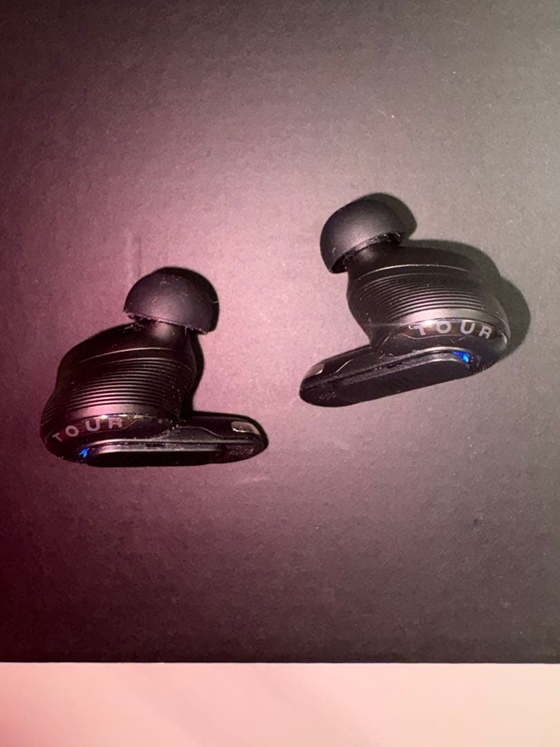 JBL TOUR PRO 3 ワイヤレスイヤホン　ケース付き