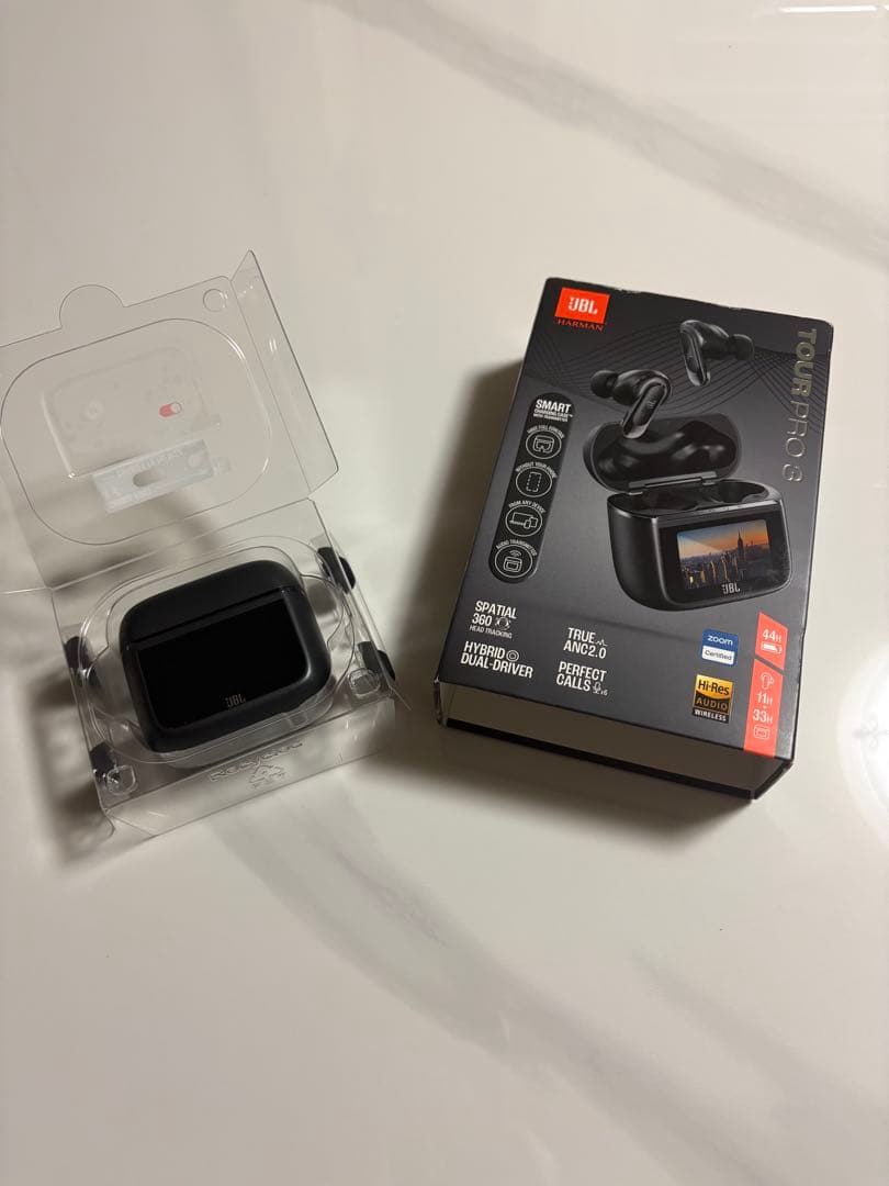 JBL TOUR PRO 3 ワイヤレスイヤホン　ケース付き