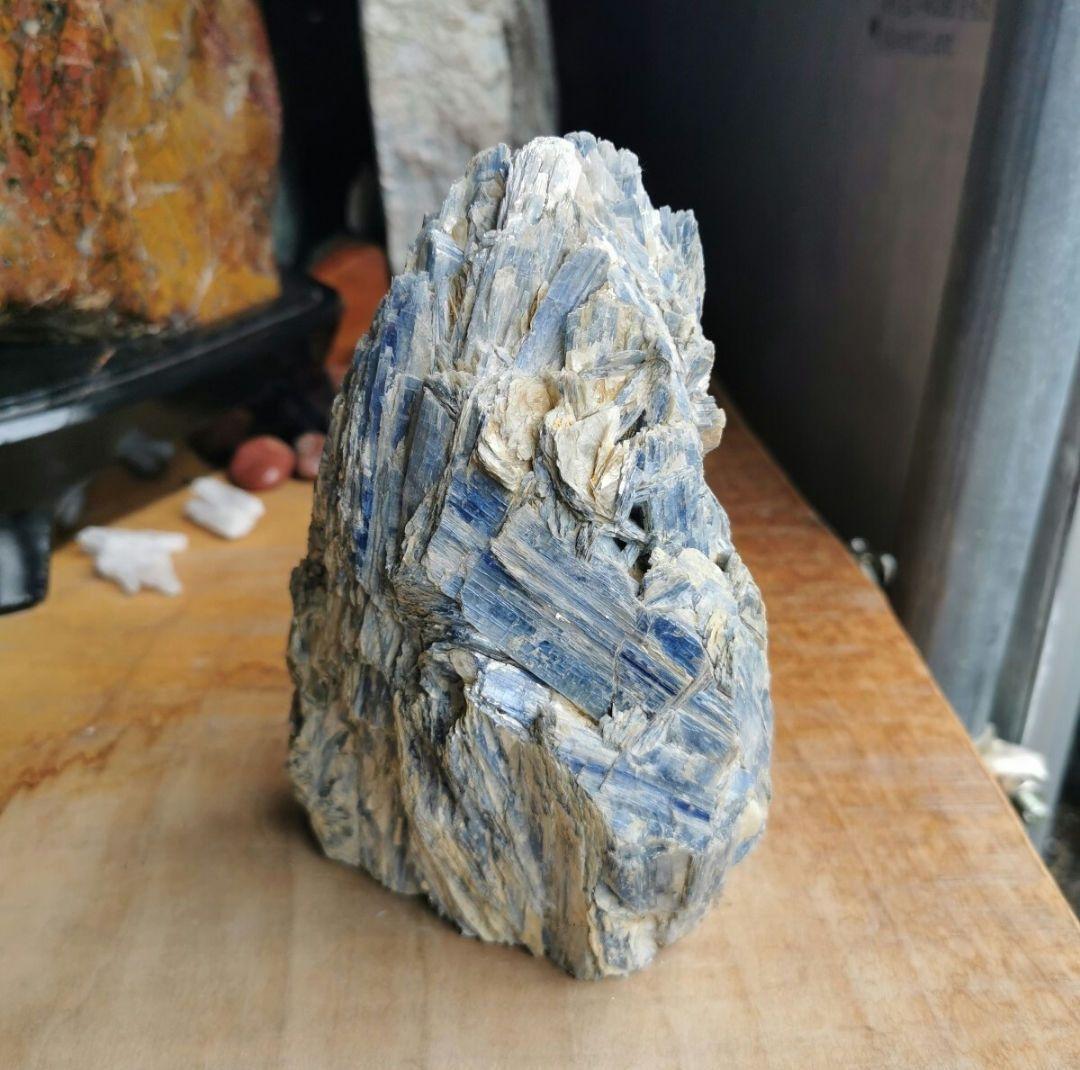 カイヤナイト　2.4キロ　鑑賞石　石 置物　オブジェ　インテリア