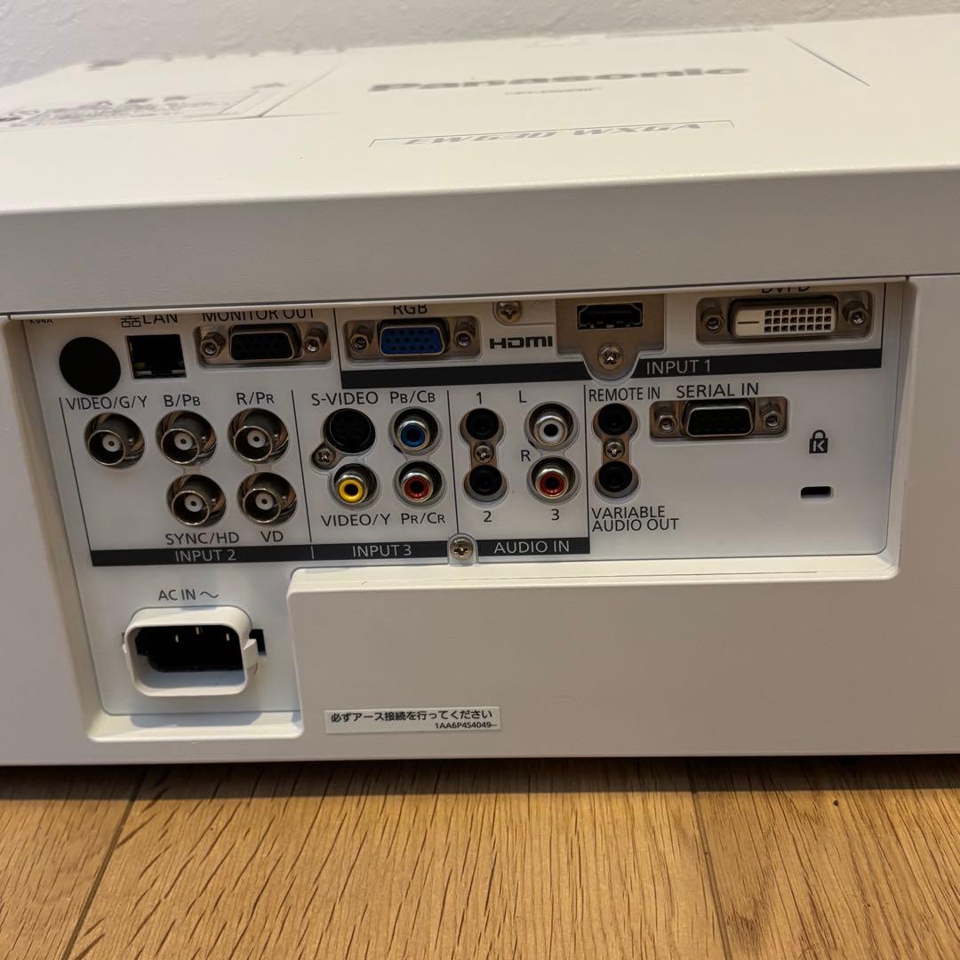 良品 Panasonic パナソニック EW630プロジェクター使用1536h