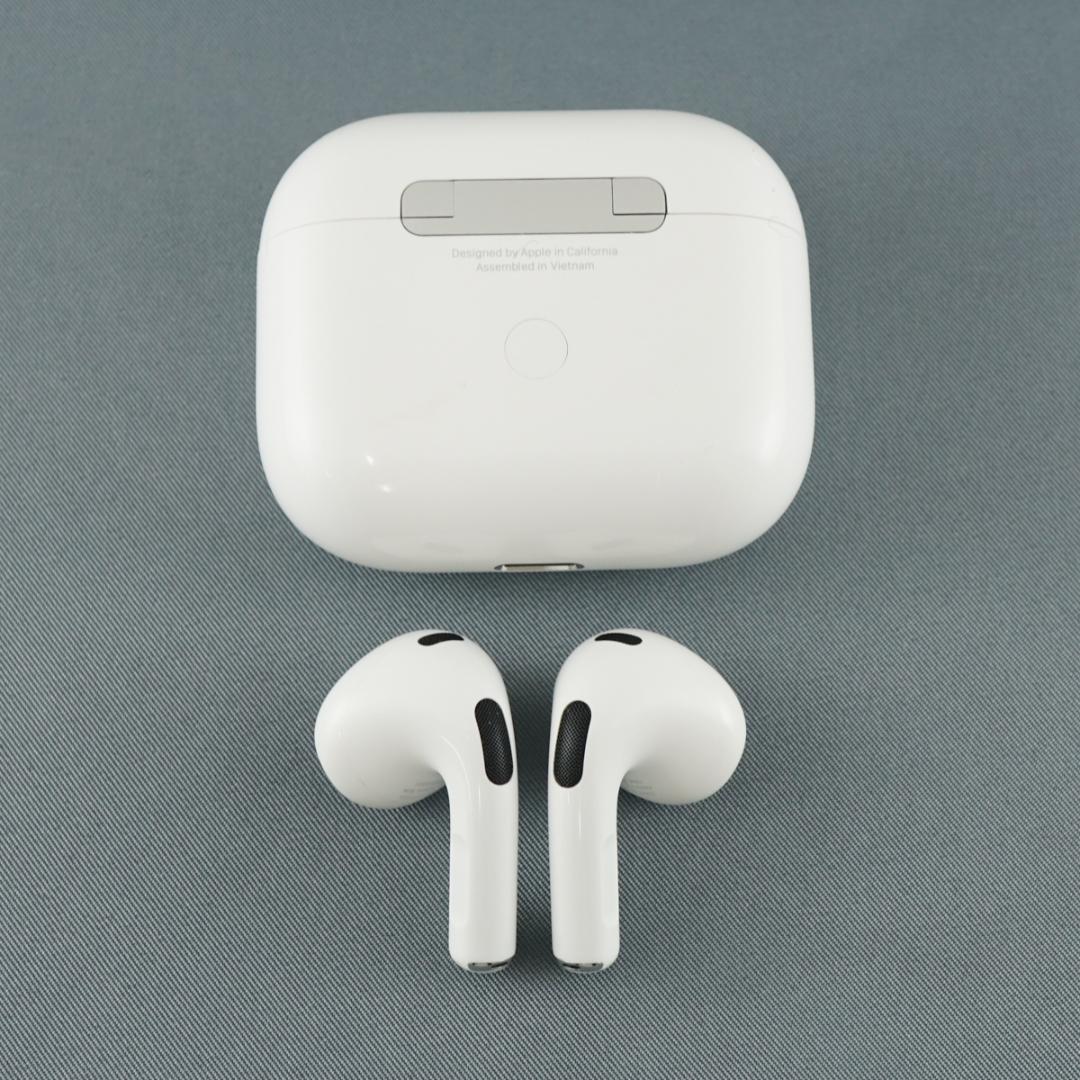 Apple AirPods 第三世代 USED美品 ワイヤレスイヤホン海外モデル