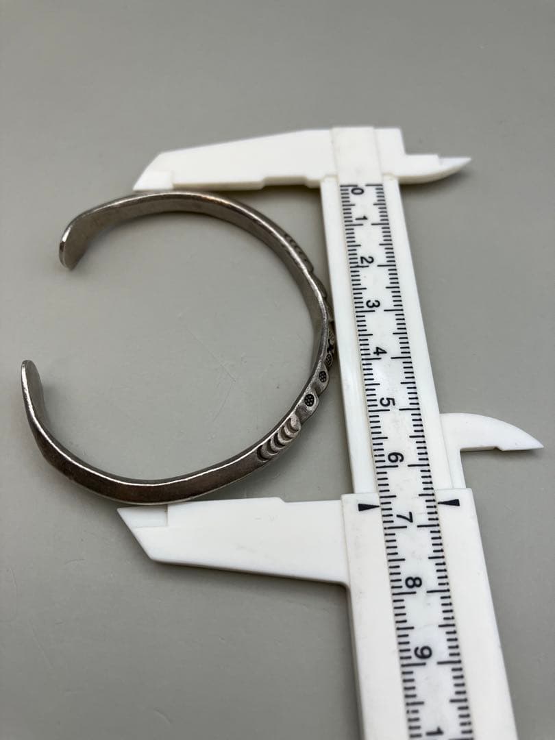 バングル　ハンドメイド　彫刻　魚 磁石につかない