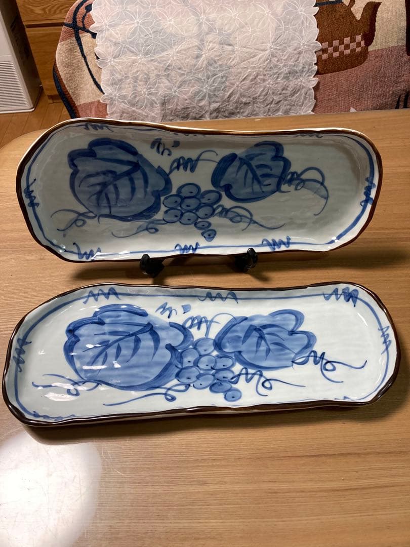 有田焼　雅峰窯　長皿　大皿　ブドウの絵柄　手描き　2枚