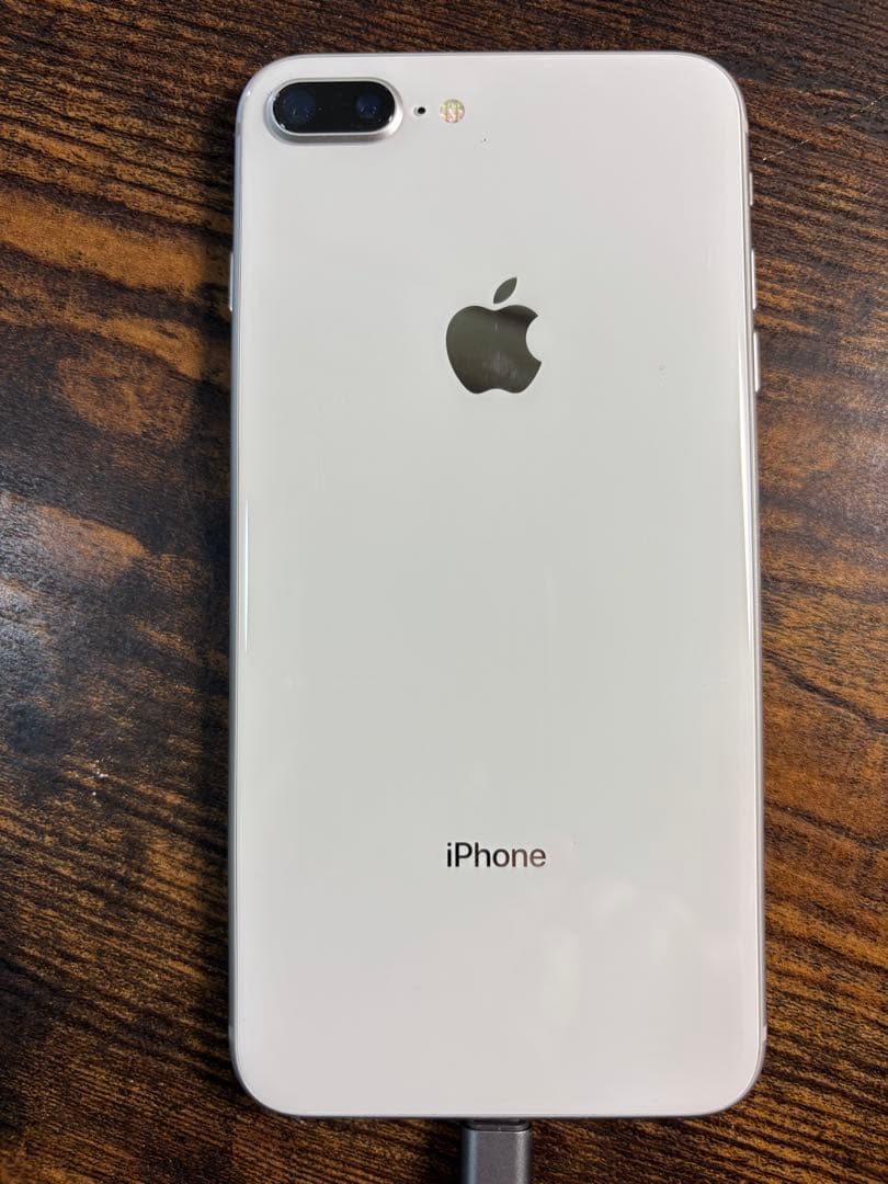 Apple iPhone8 Plus 本体 ケース付き 充電コード3本(3m2本