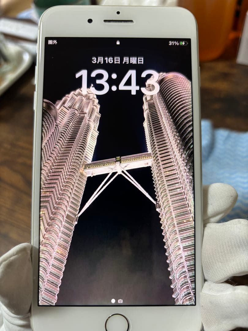 Apple iPhone8 Plus 本体 ケース付き 充電コード3本(3m2本