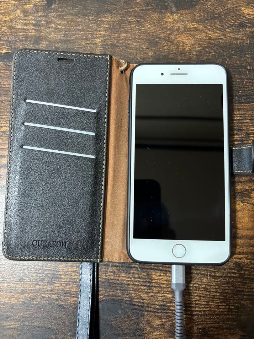 Apple iPhone8 Plus 本体 ケース付き 充電コード3本(3m2本