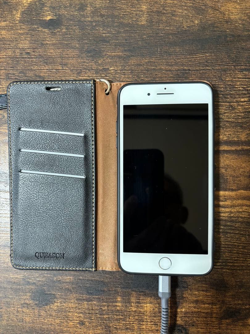 Apple iPhone8 Plus 本体 ケース付き 充電コード3本(3m2本