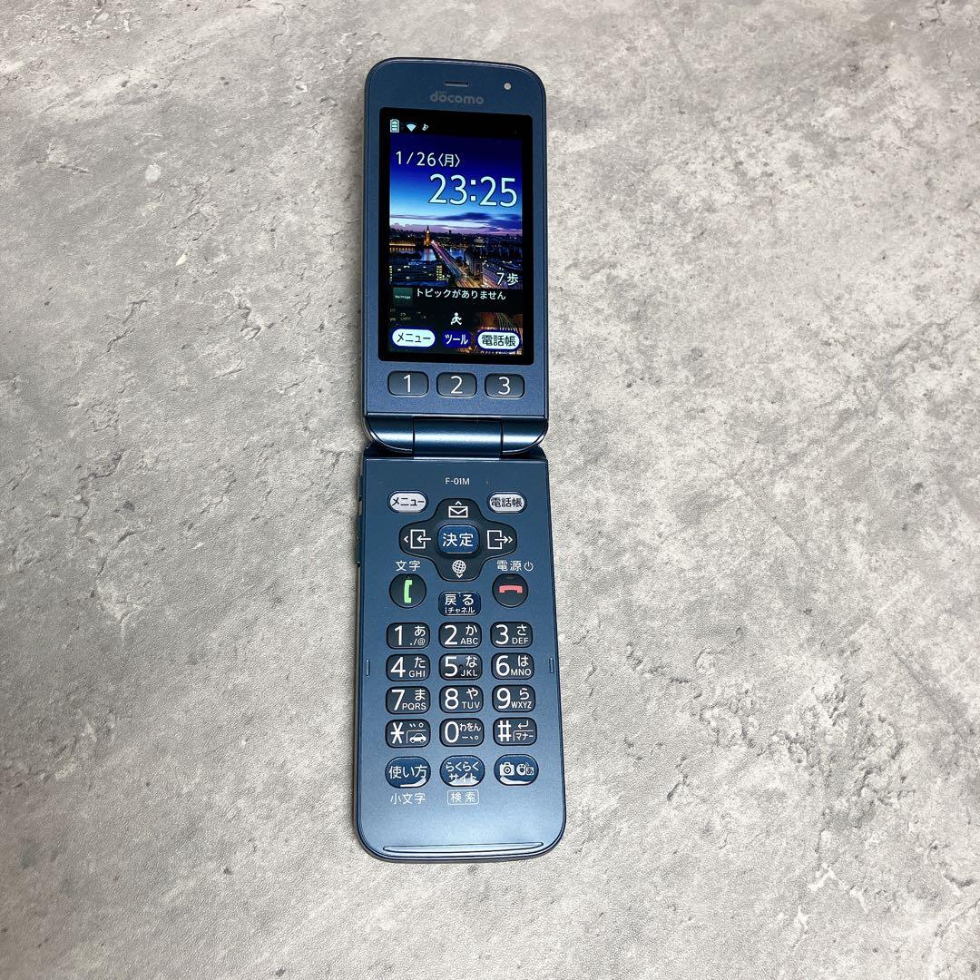 【未使用品】ドコモ らくらくホン F-01M 4G LTE対応端末 ガラケー