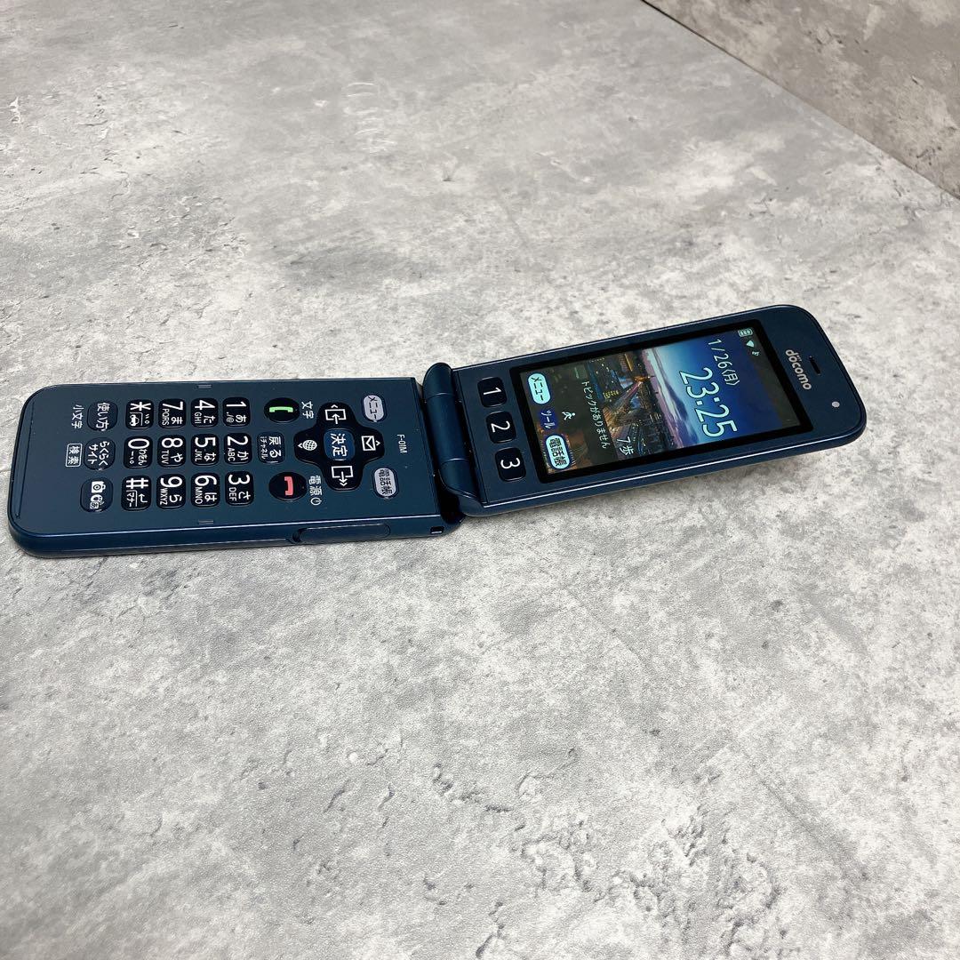 【未使用品】ドコモ らくらくホン F-01M 4G LTE対応端末 ガラケー