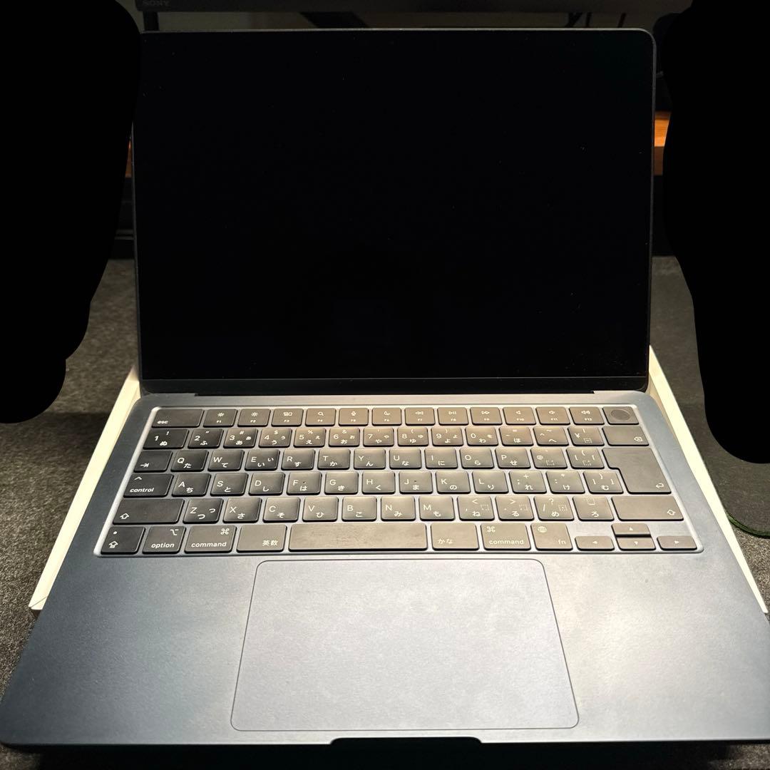 13　MacBook Air 8コアCPU8コアGPU　M2スペースグレイ