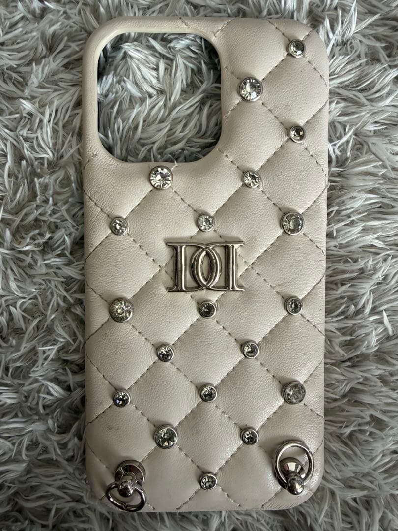 ダーリッチ ホワイト キルティング iPhoneケース 15ProMax