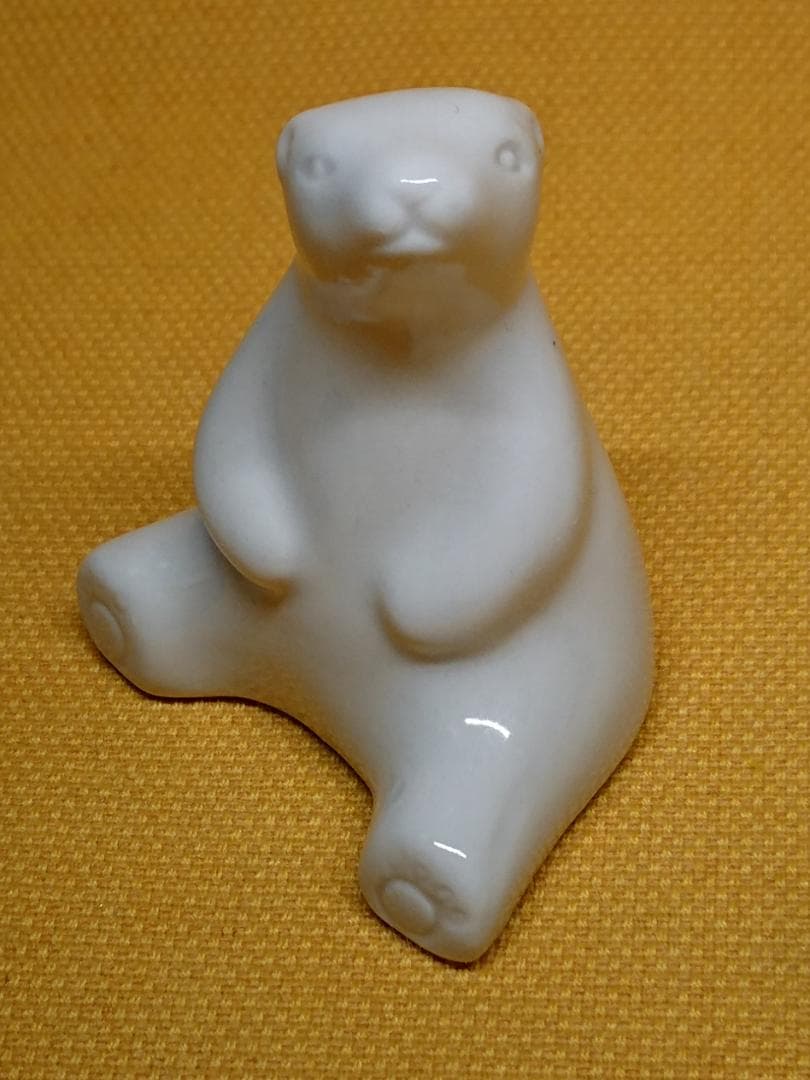 熊　白熊　ホッキョクグマ　陶器　置物　インテリア　工芸品　美術品　A1333