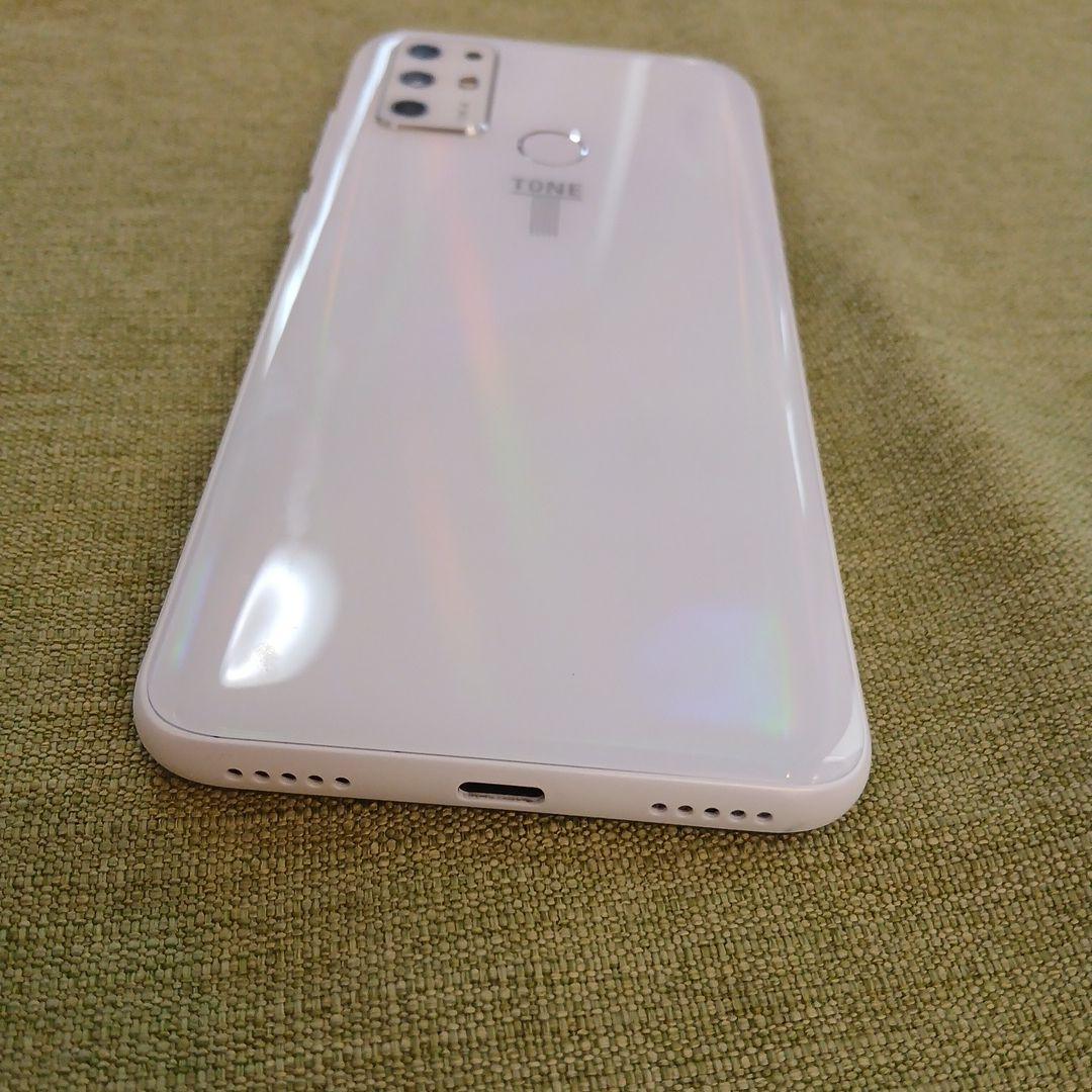 TONE e21 スマートフォン ホワイト 本体 ケース付き