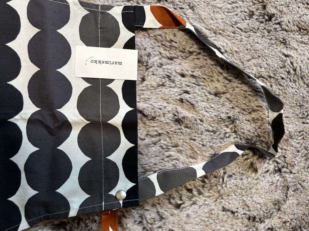 新品未使用タグ付きマリメッコエプロン　marimekko プレゼントギフト母の日