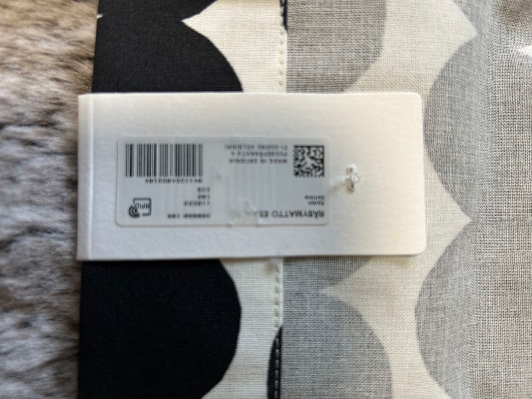 新品未使用タグ付きマリメッコエプロン　marimekko プレゼントギフト母の日