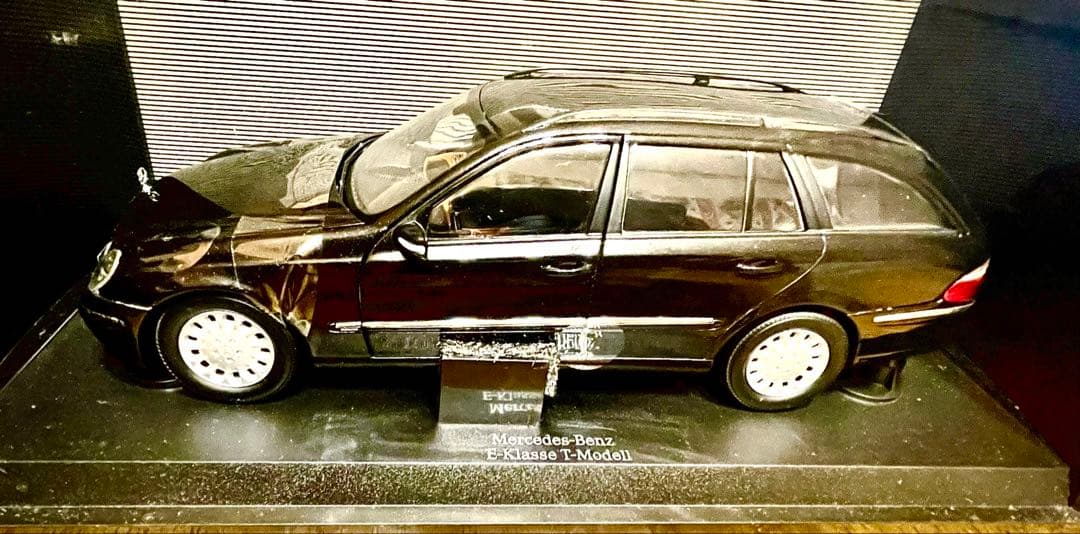 （最終値引）Mercedes-Benz E-Klasse ミニカー　1/18