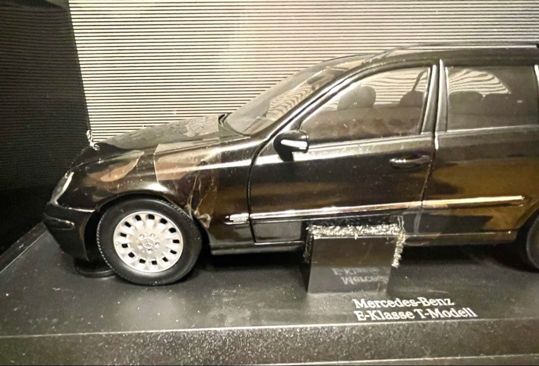 （最終値引）Mercedes-Benz E-Klasse ミニカー　1/18