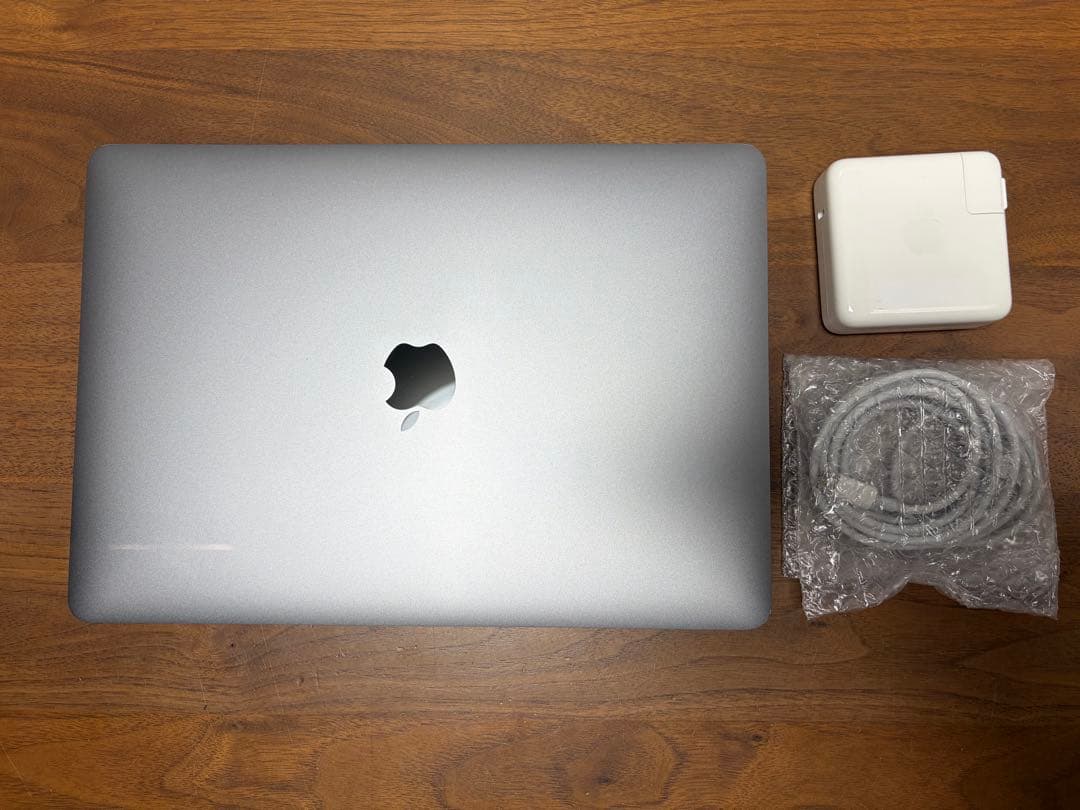 美品❗️MacBook Pro 2022 M2チップ 24GB&512GB