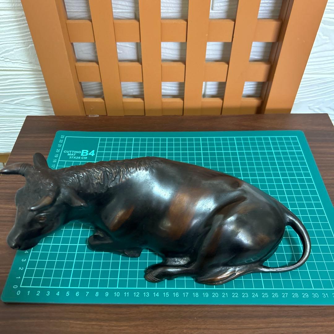 牛　置物　飾り　美術床置　工芸品