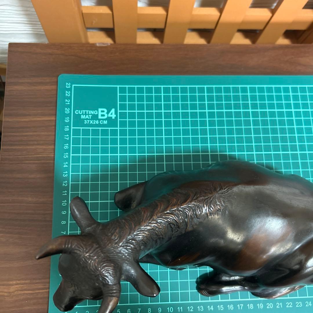 牛　置物　飾り　美術床置　工芸品
