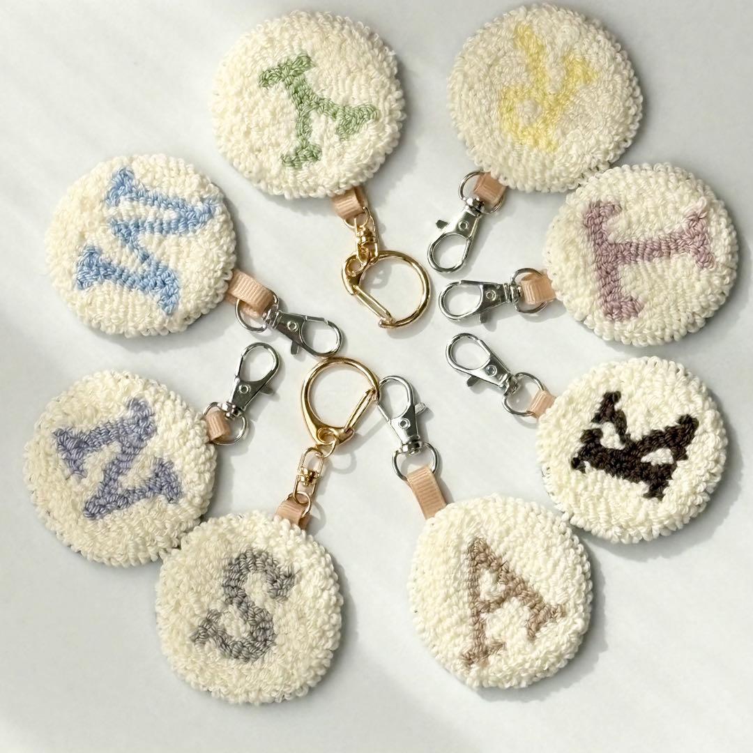 【あやあや】パンチニードル イニシャルキーホルダー
