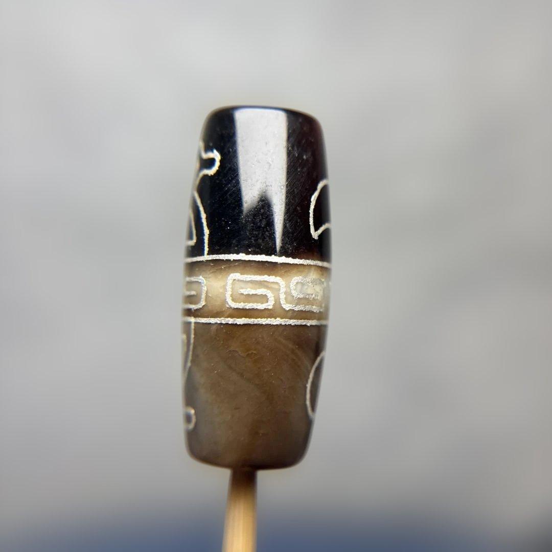 イチオクノホシ瑪瑙　銀線財神日月回紋天珠　1-221