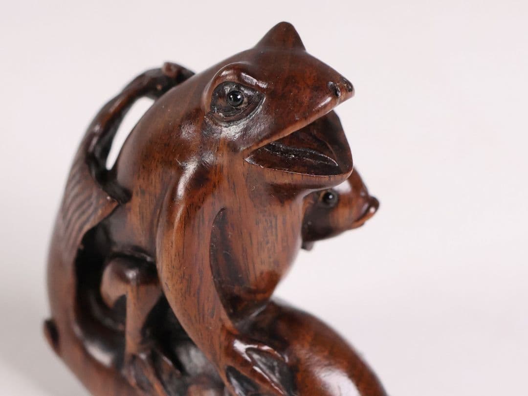 木製 提物 根付 魚と蛙 カエル 在銘 友忠 彫刻 木彫り【MB306】