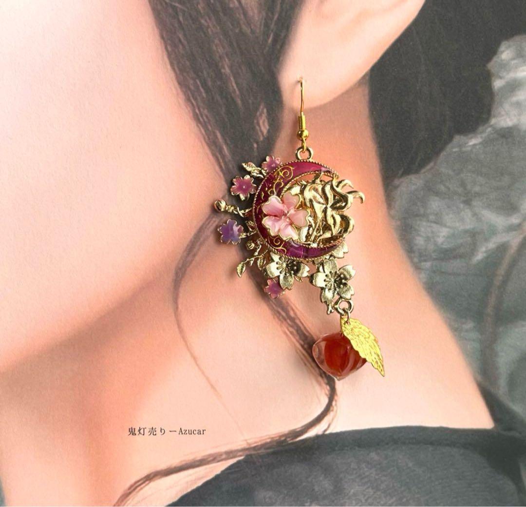 桜と勿忘草に舞う九尾狐と鬼灯の和風ピアス　イヤリング