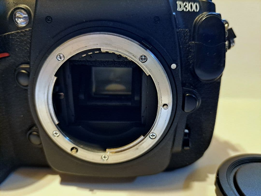 NIKON D300+MBD10+レンズ2本セット売り