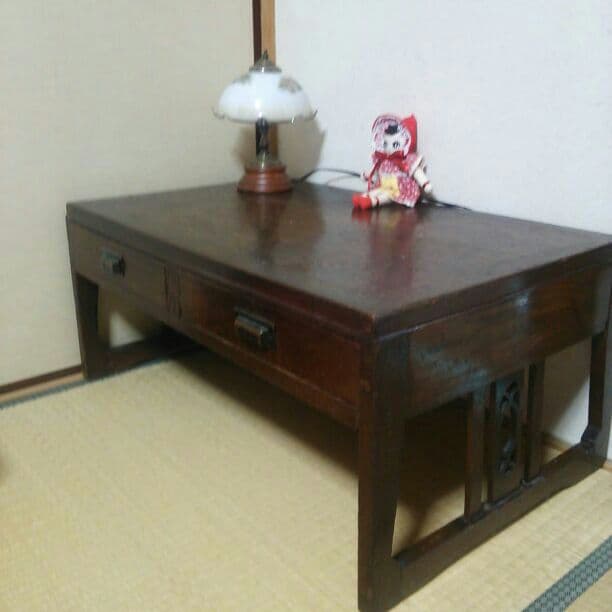 お値下げ!!大正時代か。昭和初期の文机(*^.^*)