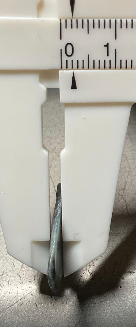 暗青色　透明感　入りコン沢翡翠2g 糸魚川　ヒスイ　ひすい