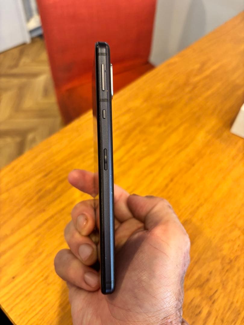 スマートフォン本体 ブラック