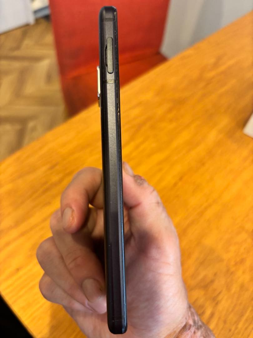 スマートフォン本体 ブラック