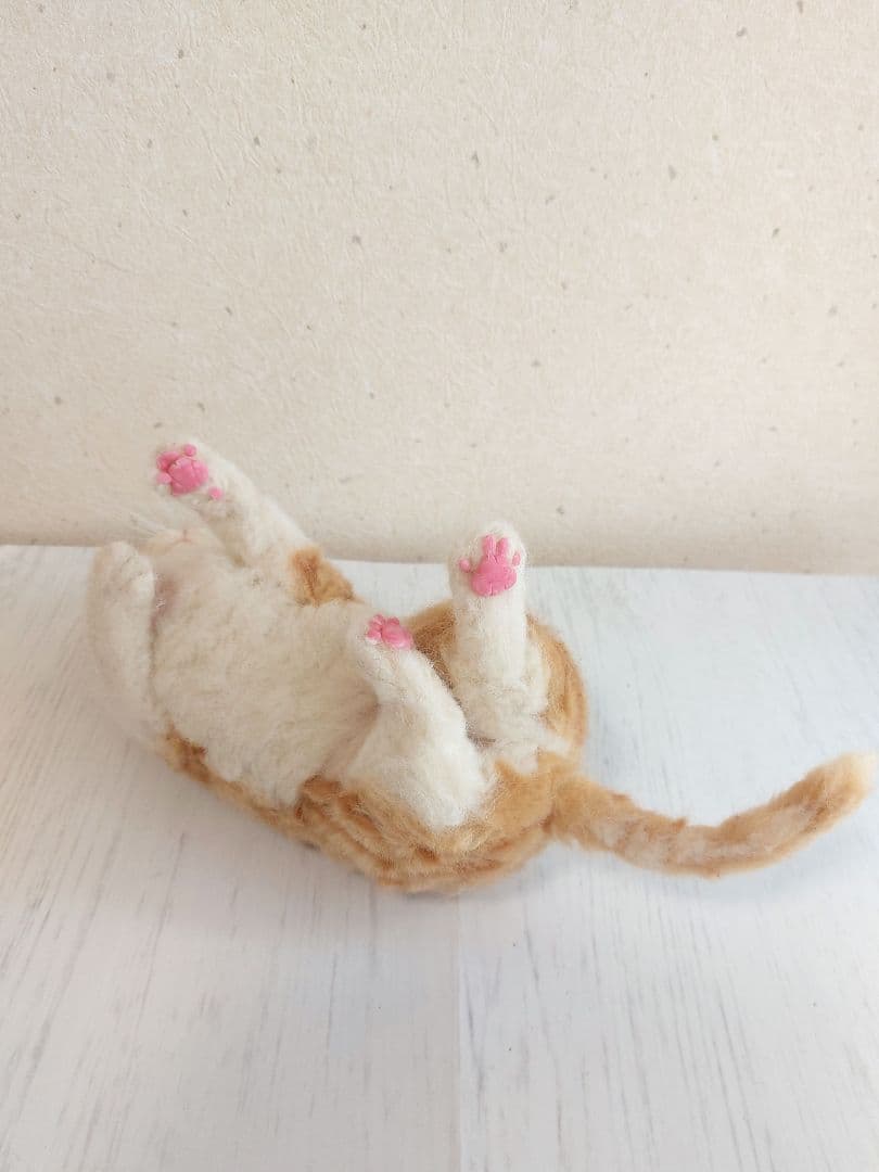 羊毛フェルト　子猫(茶トラ白)