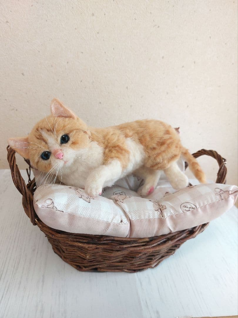 羊毛フェルト　子猫(茶トラ白)