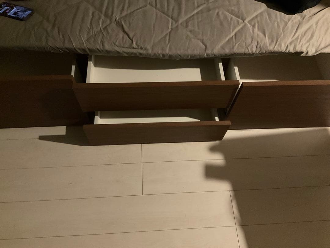 ご自宅まで直接お受け取り2万円。ブラウン シングルベッドフレーム 引き出し付き